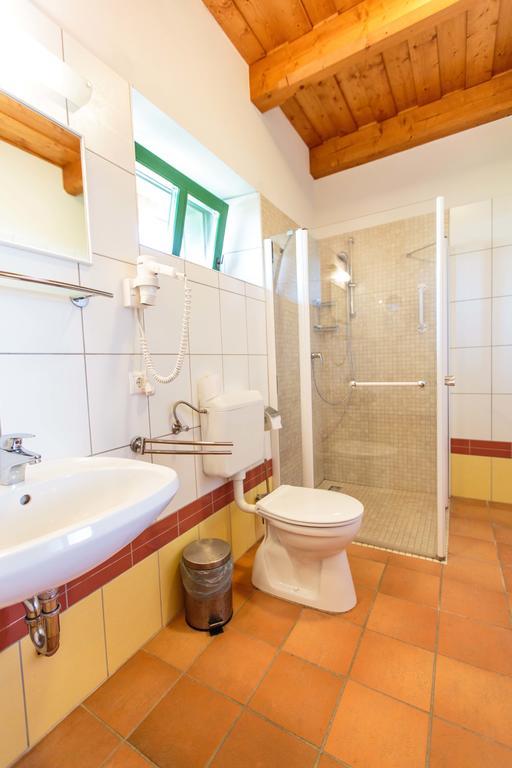 Oereghegyi Apartman Vindornyalak Rum bild